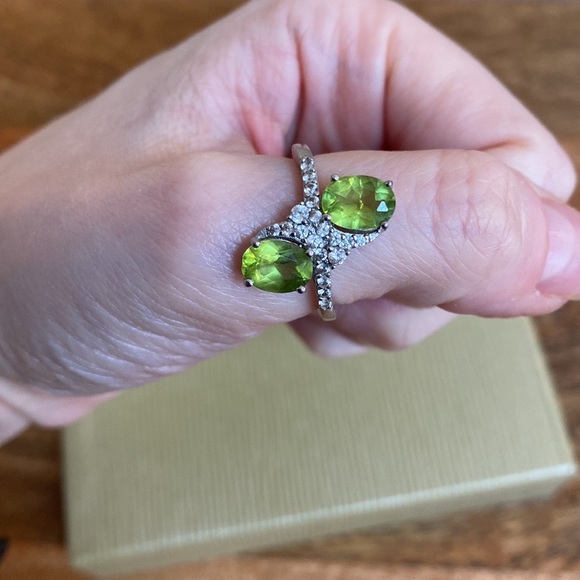 🖤 .925 Green Peridot Sterling Silver Eternity Ring - Picture 2 of 6